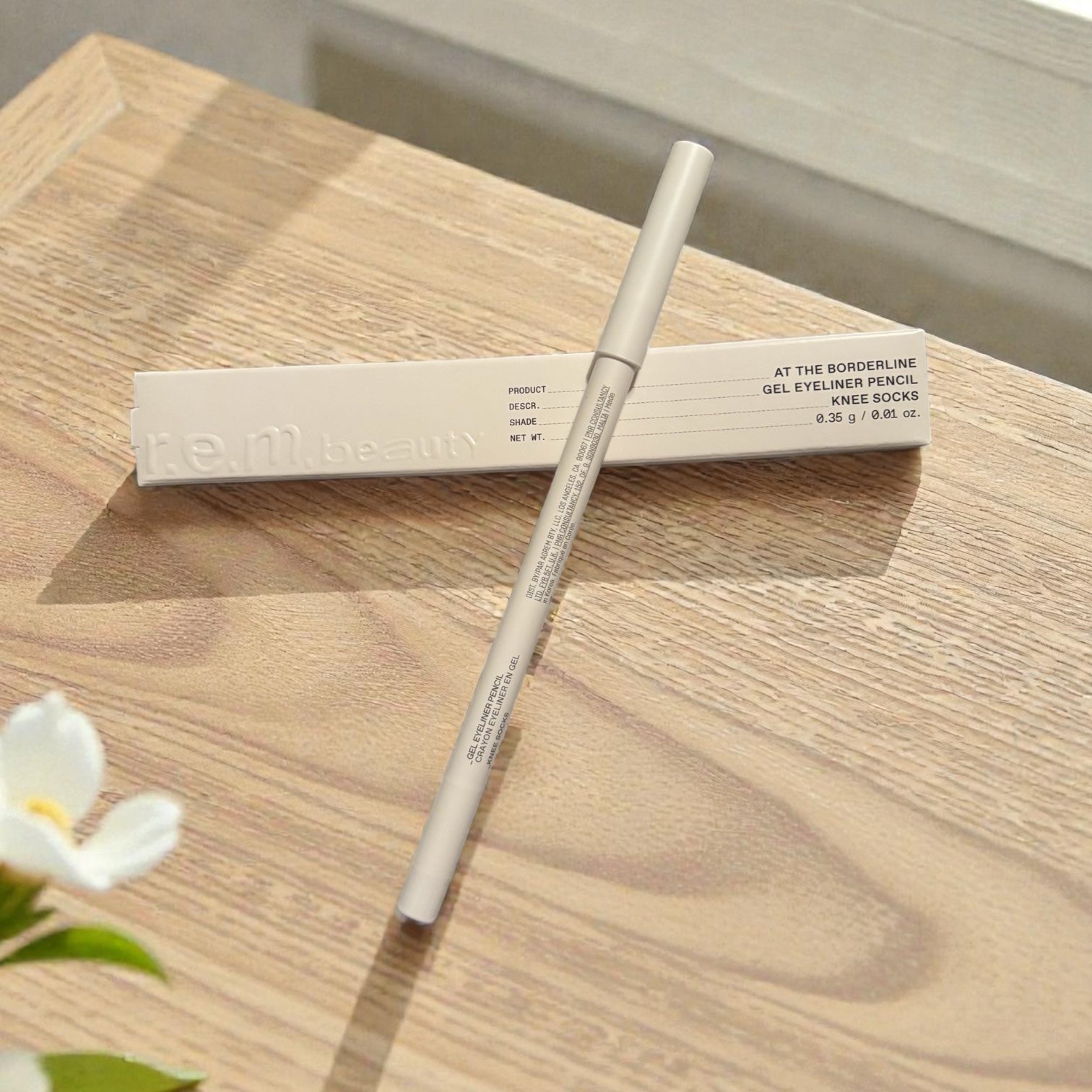 r.e.m beauty Gel Eyeliner Pencil - Knee Socks